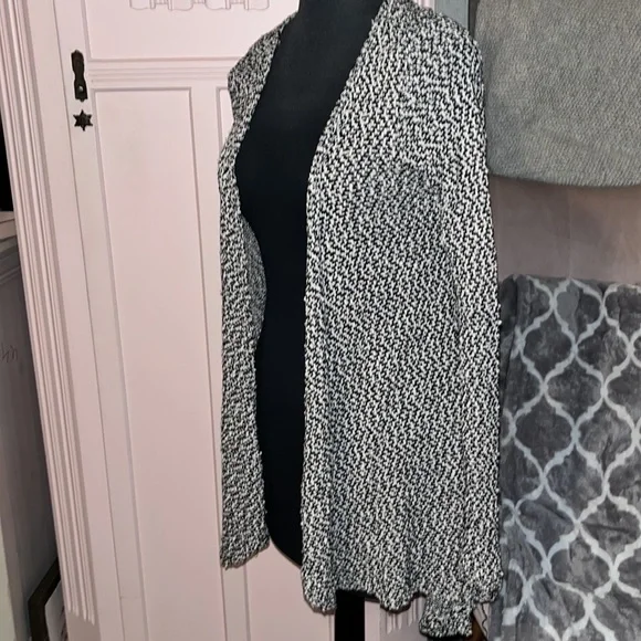 Forever 21 Cardigan - Picture 2 of 5